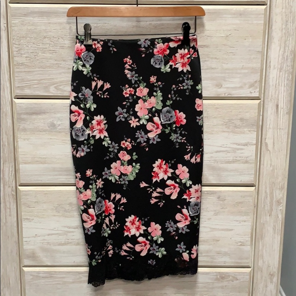 EXPRESS Floral skirt (Size 00)